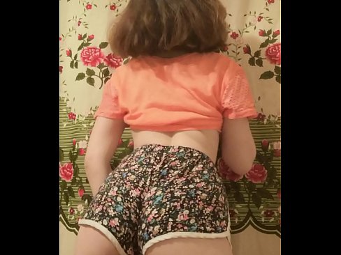 ❤️ Sexy jonge babe dy't har koarte broek op 'e kamera útstrielet Neuken by wy ☑