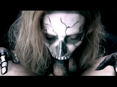 ❤️ Demon famke sûgje hoanne mei har swarte mûle en slikken cum. Neuken by wy ☑
